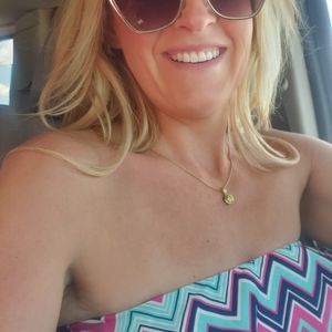 Meet your Posher, Crystal